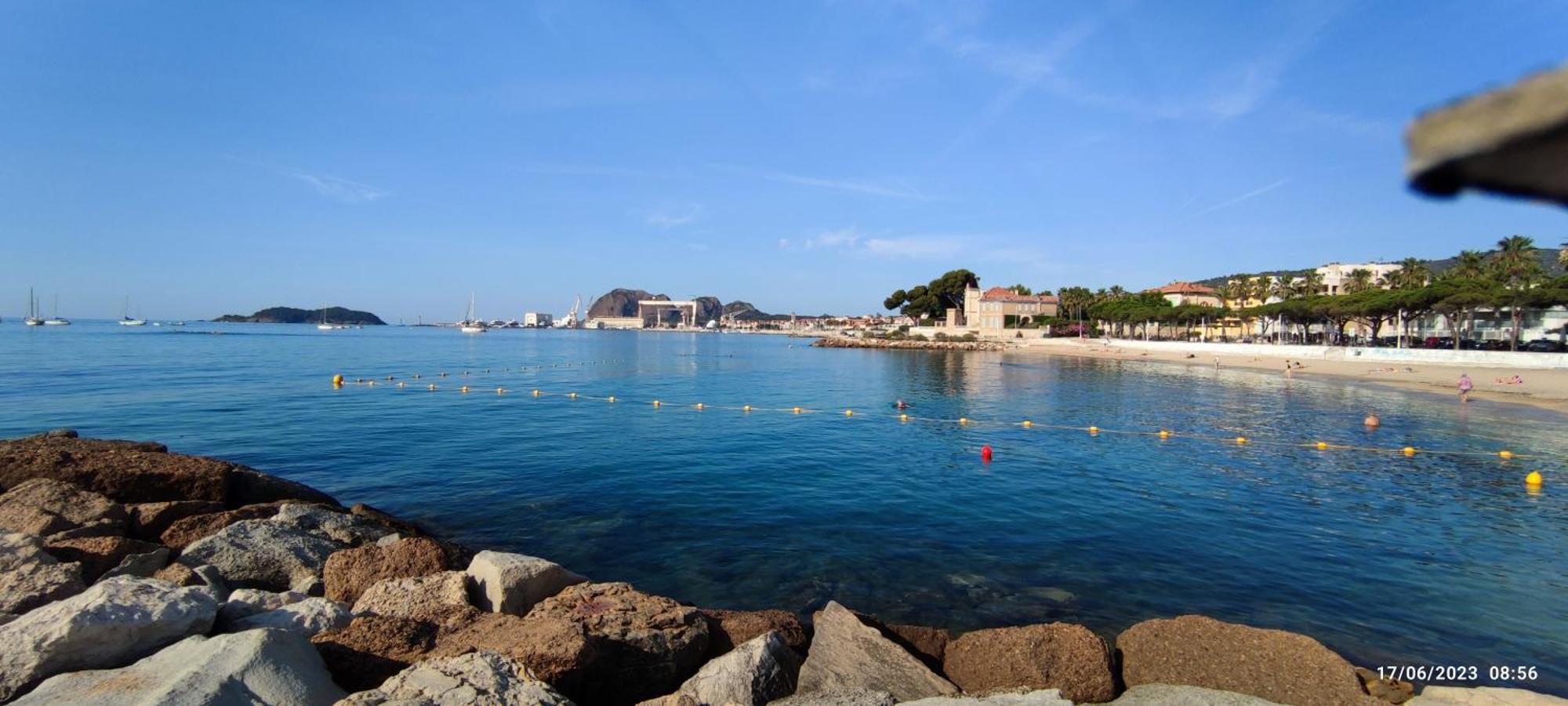 Logement climatisé avec jardin et parking pour 2 personnes en bord de plage La Ciotat Esterno foto